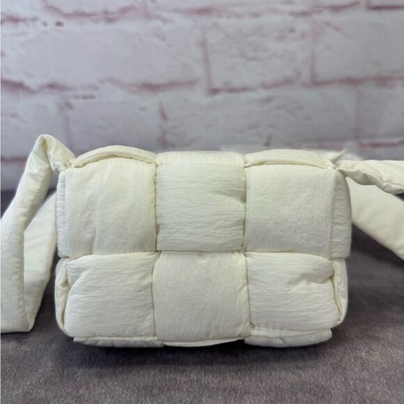 Authentic Bottega Veneta Tech Mini Small Padded Tech Cassette Shoulder Bag White - Picture 4 of 13